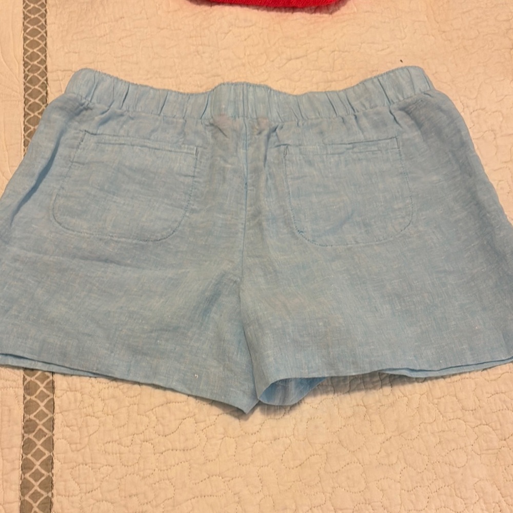Lily Pulitzer 100% Linen Light Blue Women's Shorts 
Size Large never worn NWOT